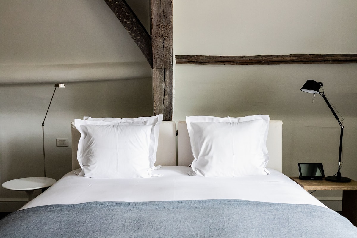 Julien Dreamer room | Premium bedding, down duvets, minibar, in-room safe