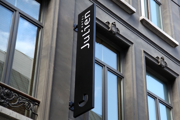A hotel sign with the name 'Julien' mounted on a building facade. - Hotel Julien (Antwerp)