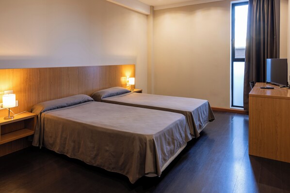 Double Room, 2 Single Beds