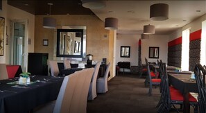 Free daily full breakfast 