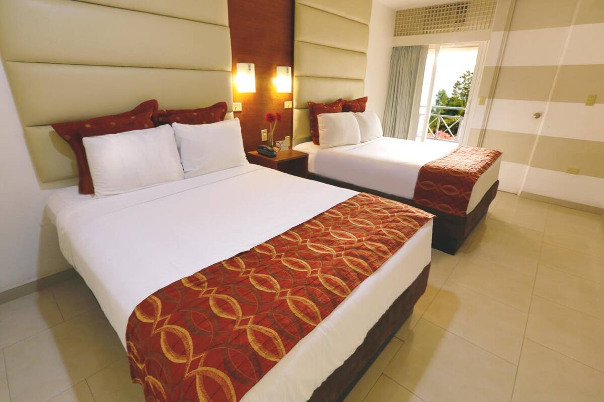 Executive Room | Premium bedding, minibar, soundproofing, free WiFi