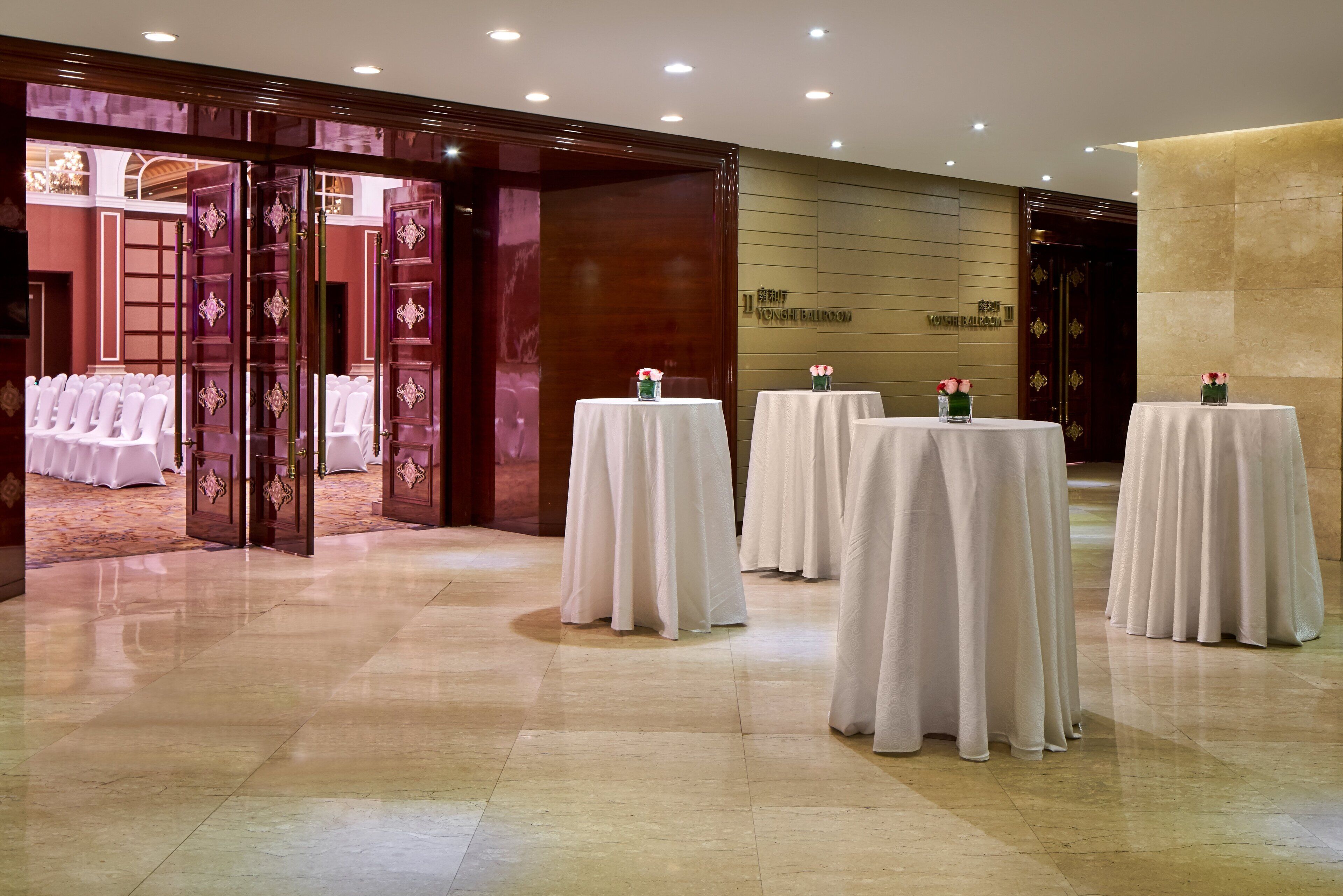 2 restaurants, breakfast, lunch, dinner served; asian cuisine