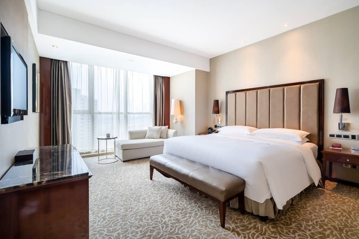 1 bedroom, down duvets, minibar, in-room safe