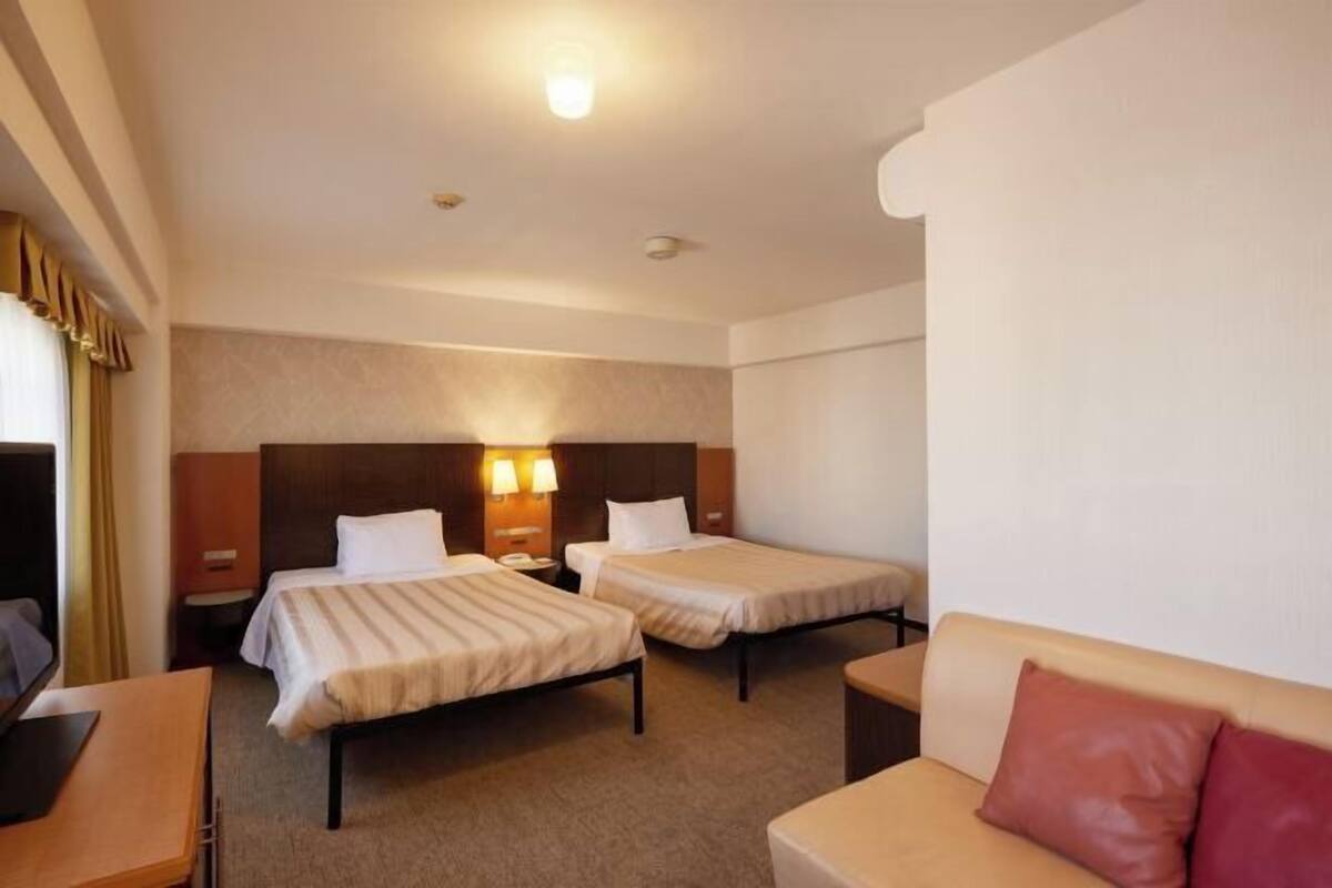 Premium bedding, desk, blackout drapes, iron/ironing board (on request)