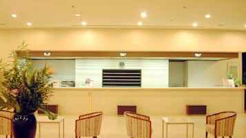 2 bars/lounges