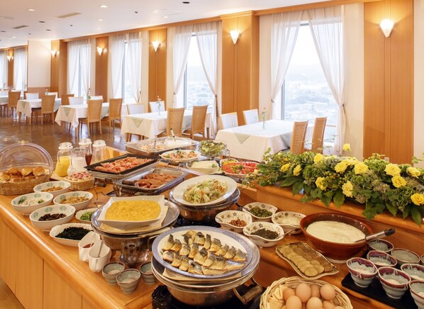 Daily buffet breakfast (JPY 1188 per person) - Hotel Crown Palais Shuhoku (Odate)