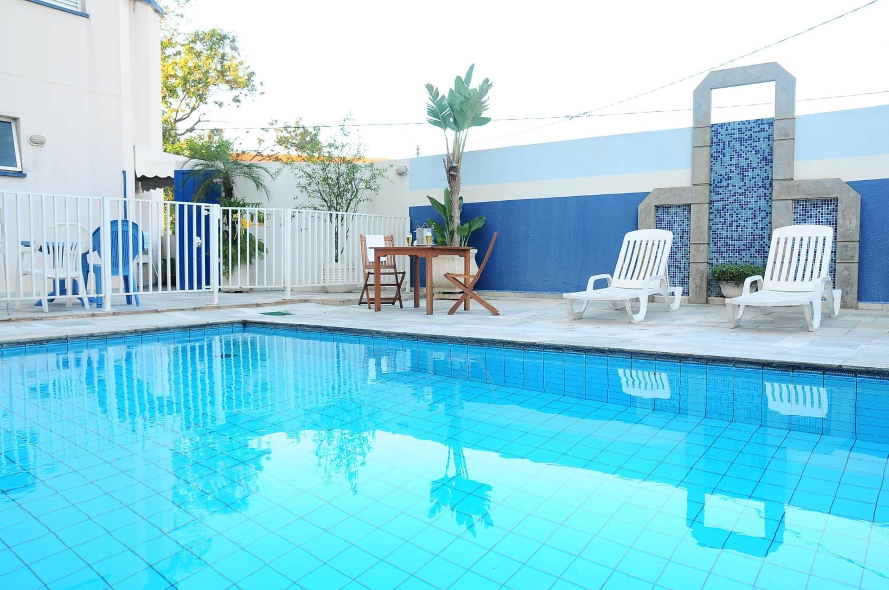 Outdoor pool, pool loungers