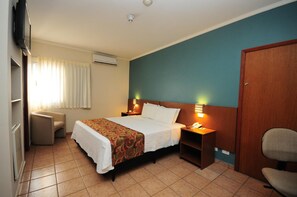 Minibar, in-room safe, desk, soundproofing - Hotel Riviera Araçatuba (Aracatuba)