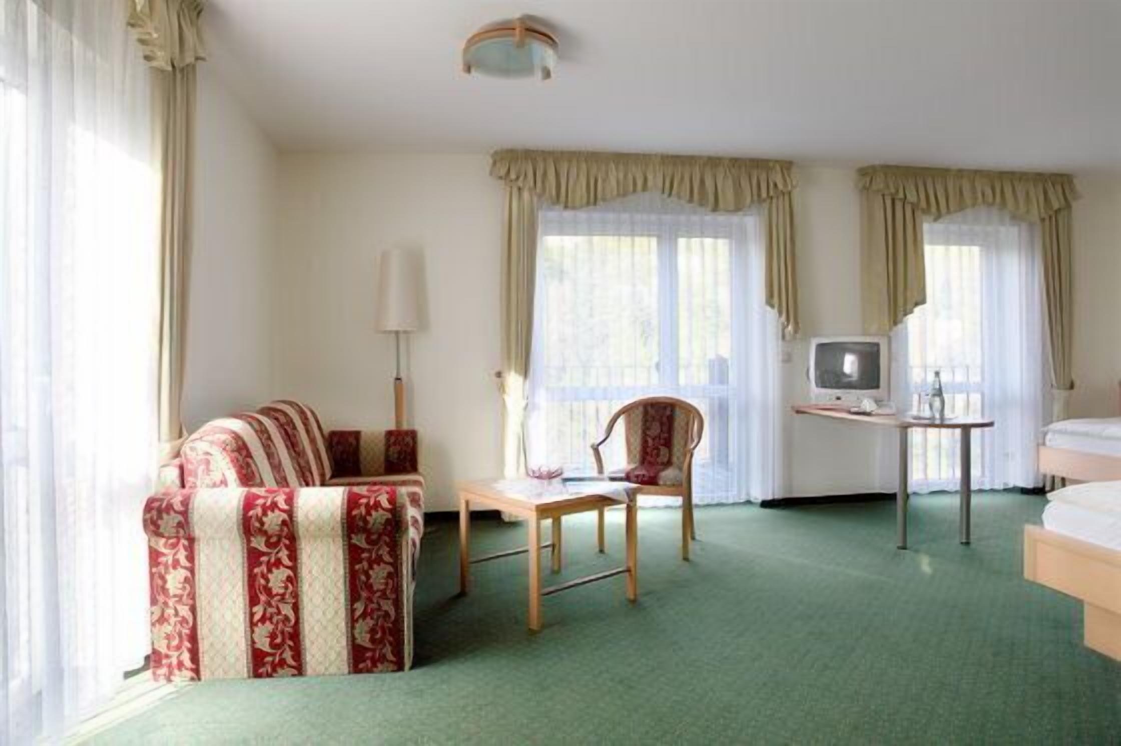 comfort double room, accessible, non smoking | premium bedding, desk, cots/infant beds, free wifi