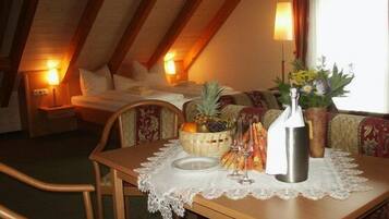 Comfort-Doppelzimmer, barrierefrei, Nichtraucher | Hochwertige Bettwaren, Schreibtisch, Babybetten, kostenloses WLAN