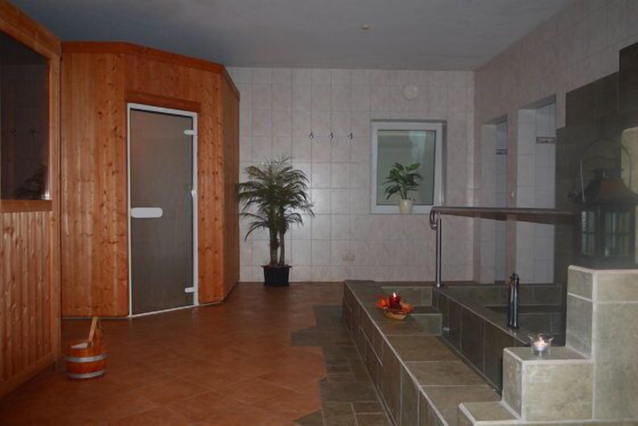 hot stone massages, 1 treatment room, massages