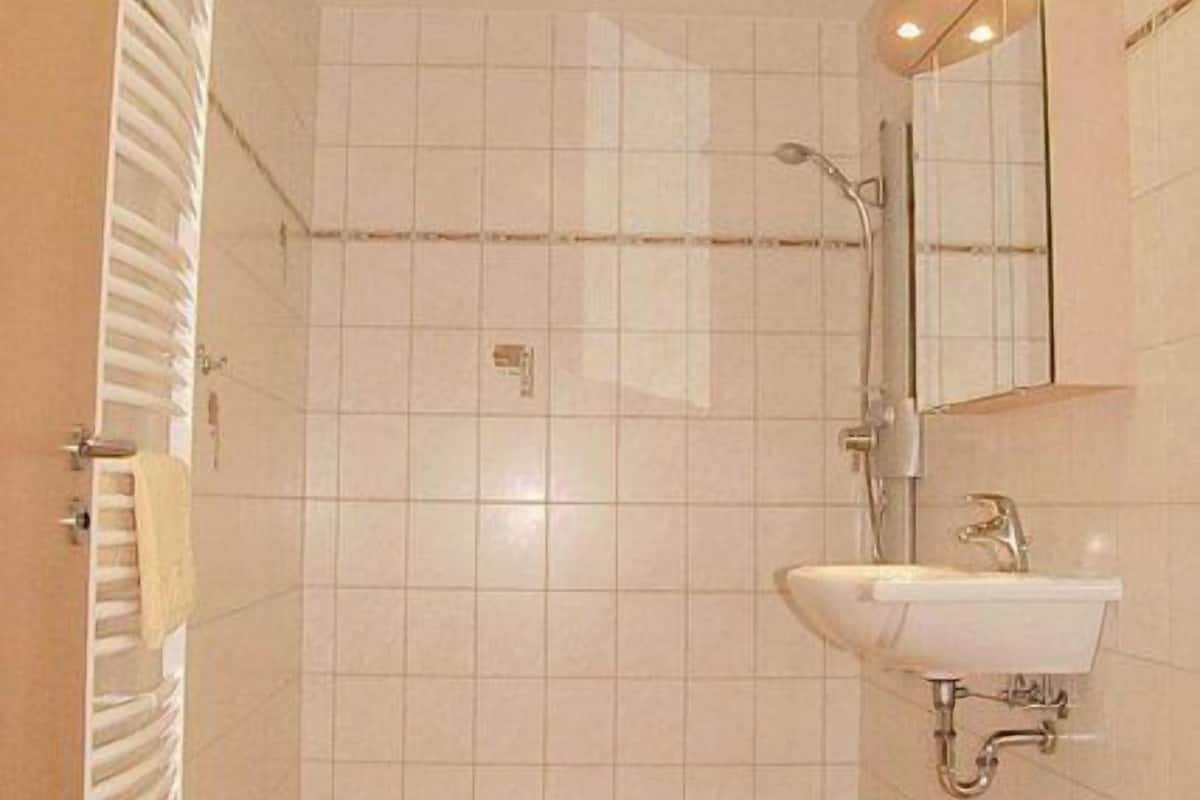 comfort double room, accessible, non smoking | premium bedding, desk, cots/infant beds, free wifi