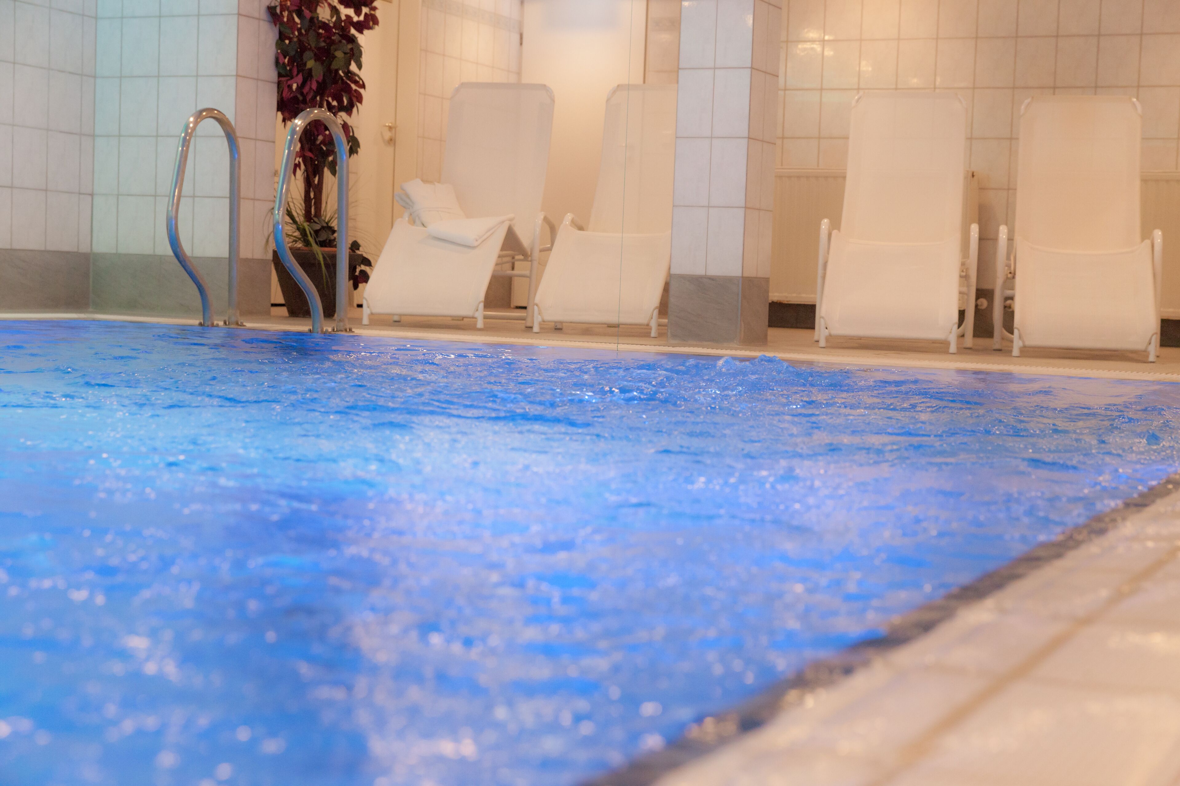 indoor pool, pool loungers