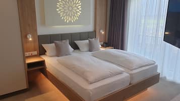 1 bedroom, hypo-allergenic bedding, down comforters, pillowtop beds