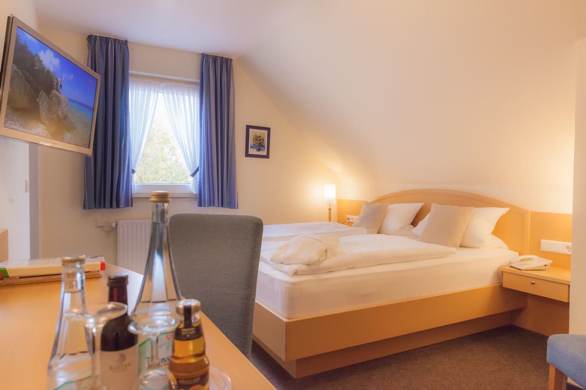 1 camera, biancheria da letto ipoallergenica, copriletto in piuma