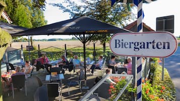 Breakfast, lunch, dinner served; Regional cuisine, alfresco dining