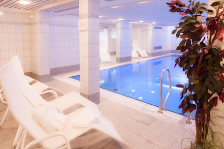 Indoor pool, pool loungers