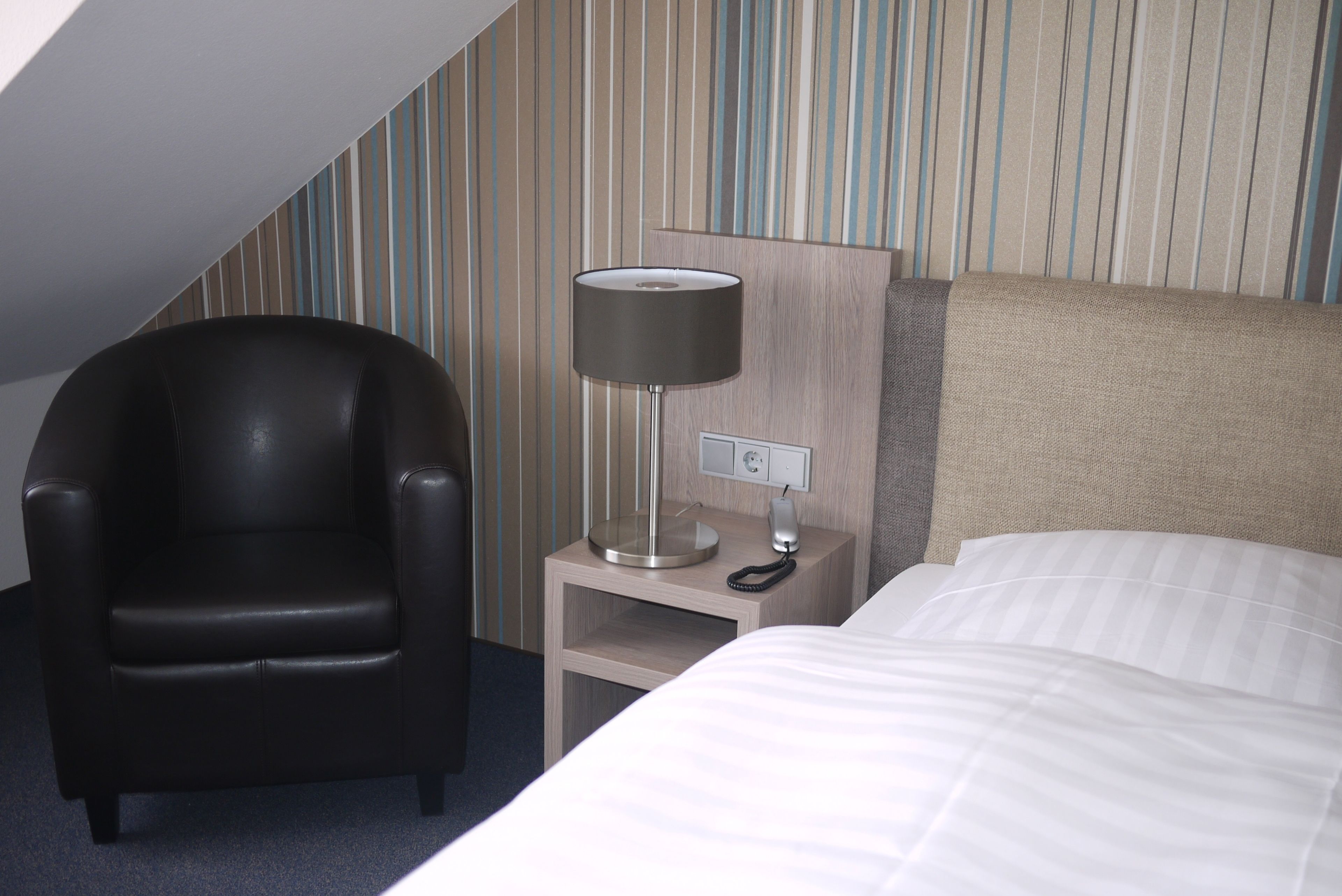 classic single room | premium bedding, down duvets, desk, blackout curtains