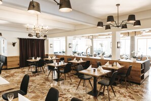 Breakfast, lunch, dinner served; Regional cuisine, alfresco dining