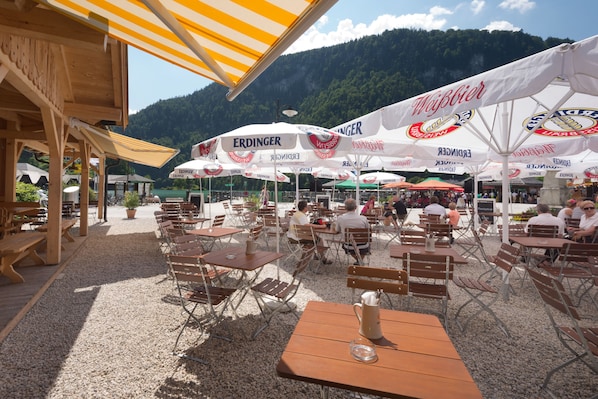 Breakfast, lunch, dinner served; Regional cuisine, alfresco dining