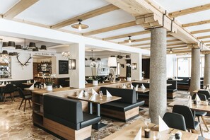 Frühstück, Mittagessen, Abendessen, regionale Küche, Speisen im Freien 