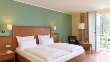 Classic-Doppelzimmer | Minibar, Zimmersafe, Verdunkelungsvorhänge, schallisolierte Zimmer