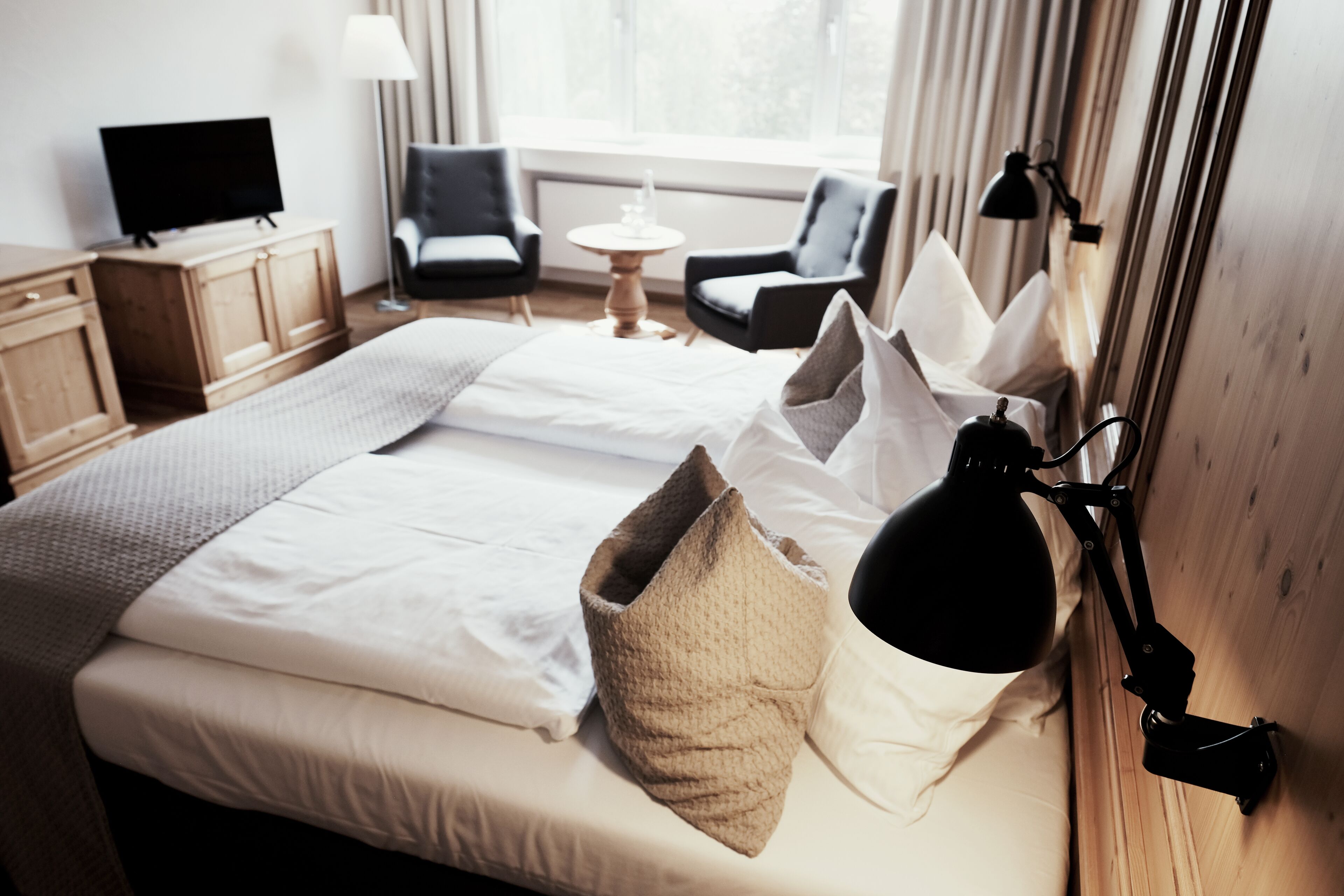 free wifi, bed sheets