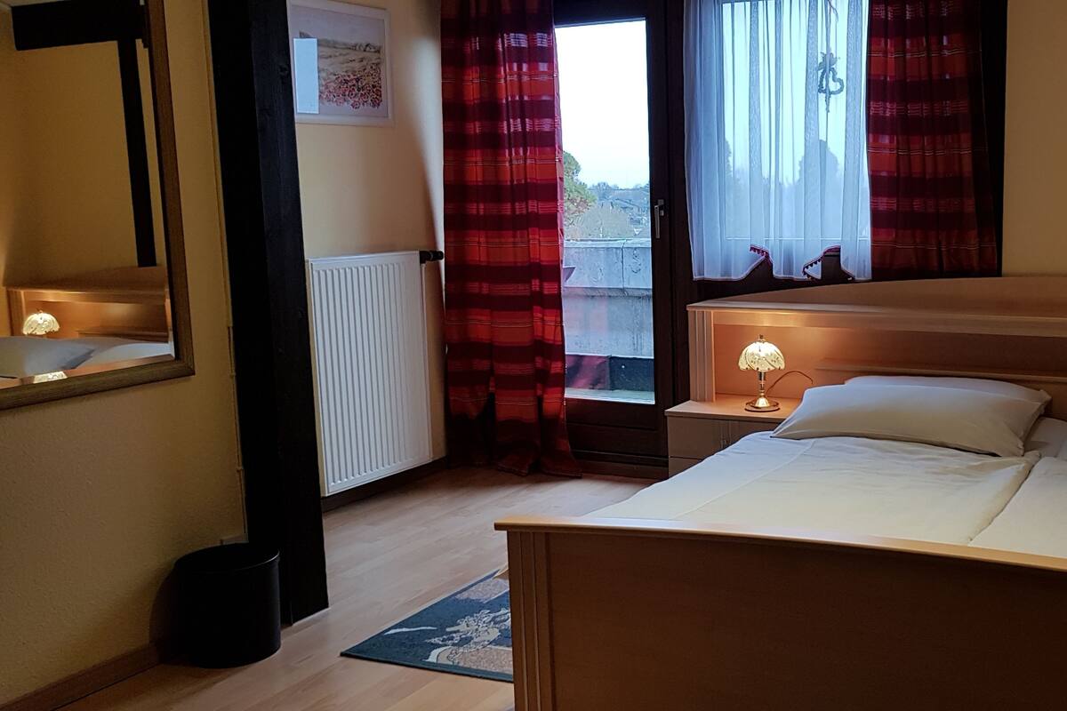 Premium bedding, desk, blackout curtains, free WiFi