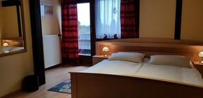 Premium bedding, individually decorated, individually furnished, desk