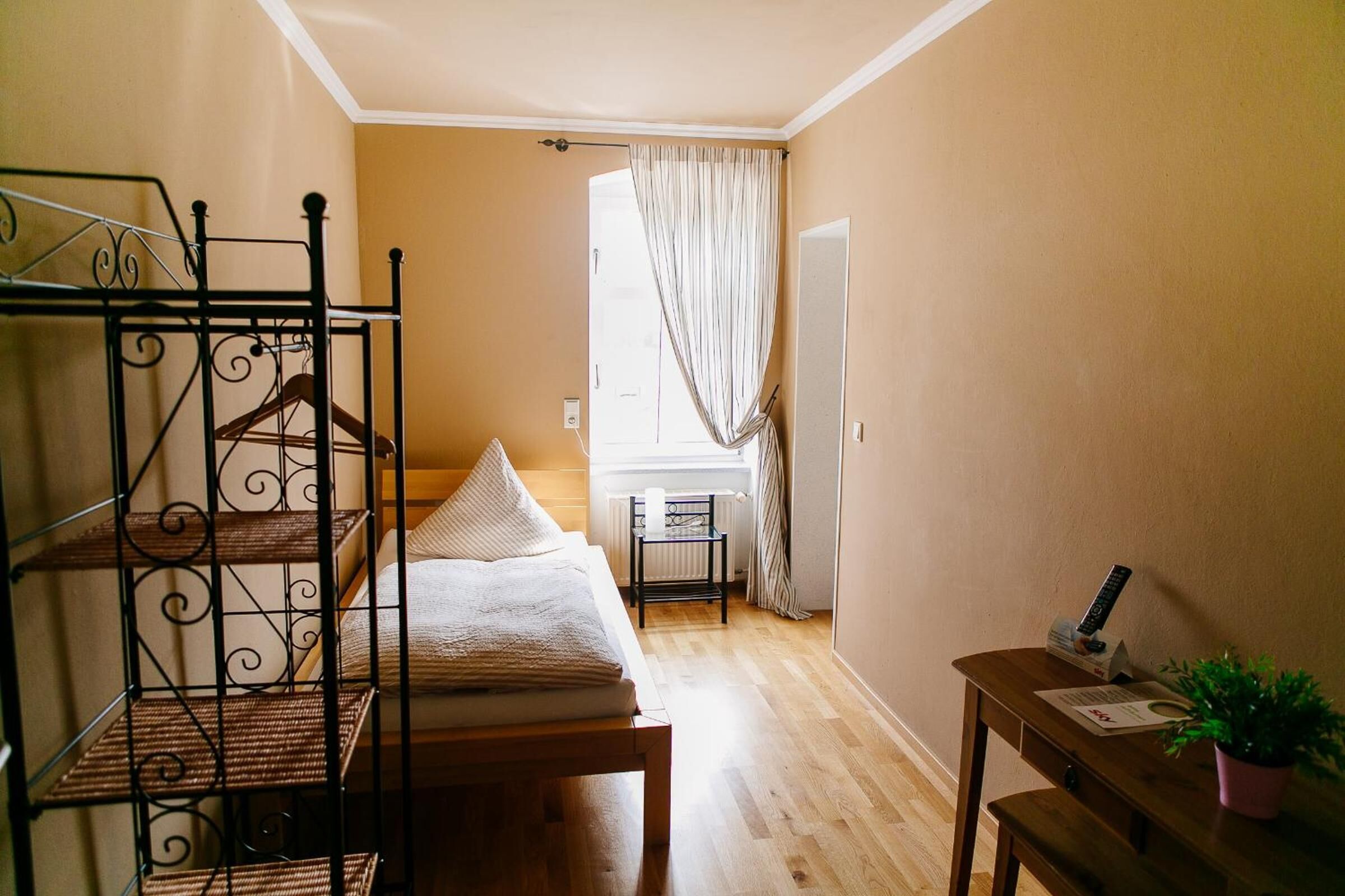 desk, soundproofing, free wifi