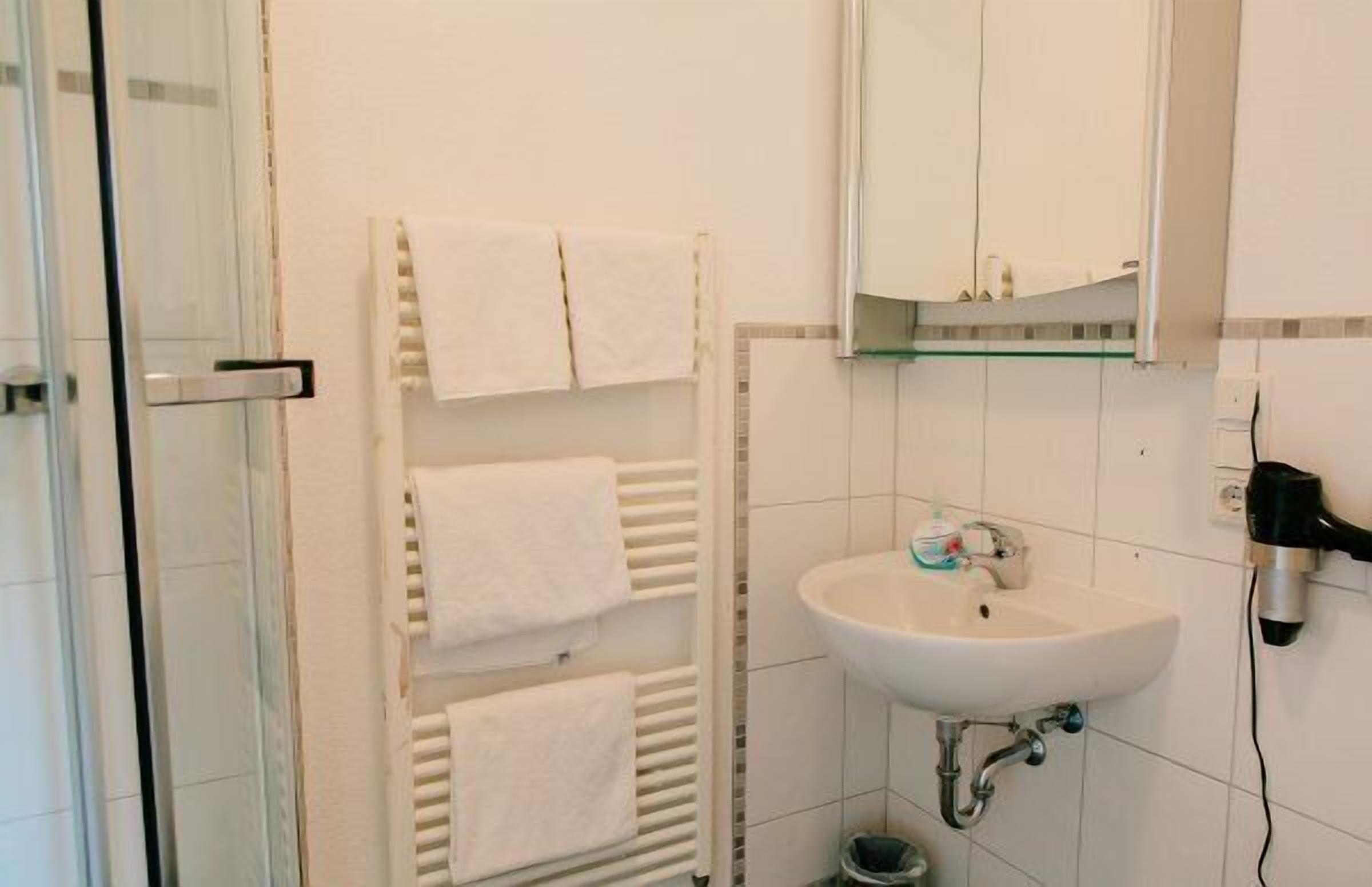 desk, soundproofing, free wifi