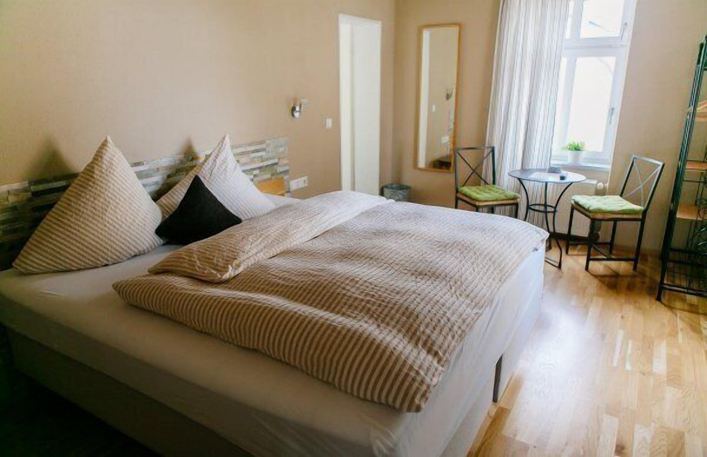 double room | desk, soundproofing, free wifi