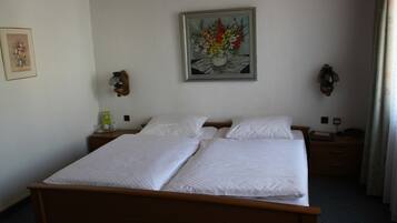 Standaard tweepersoonskamer, 1 kingsize bed | Luxe beddengoed, een kluis op de kamer, geluiddichte muren