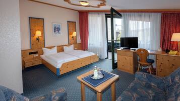 Panoramic-Doppelzimmer, 1 Doppelbett (Haus Diana) | 2 Schlafzimmer, Minibar, individuell dekoriert, Schreibtisch