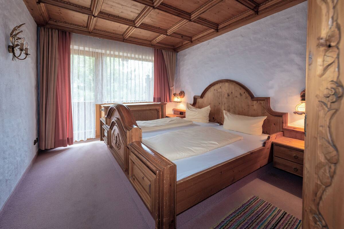 suite | 2 bedrooms, minibar, individually decorated, laptop workspace