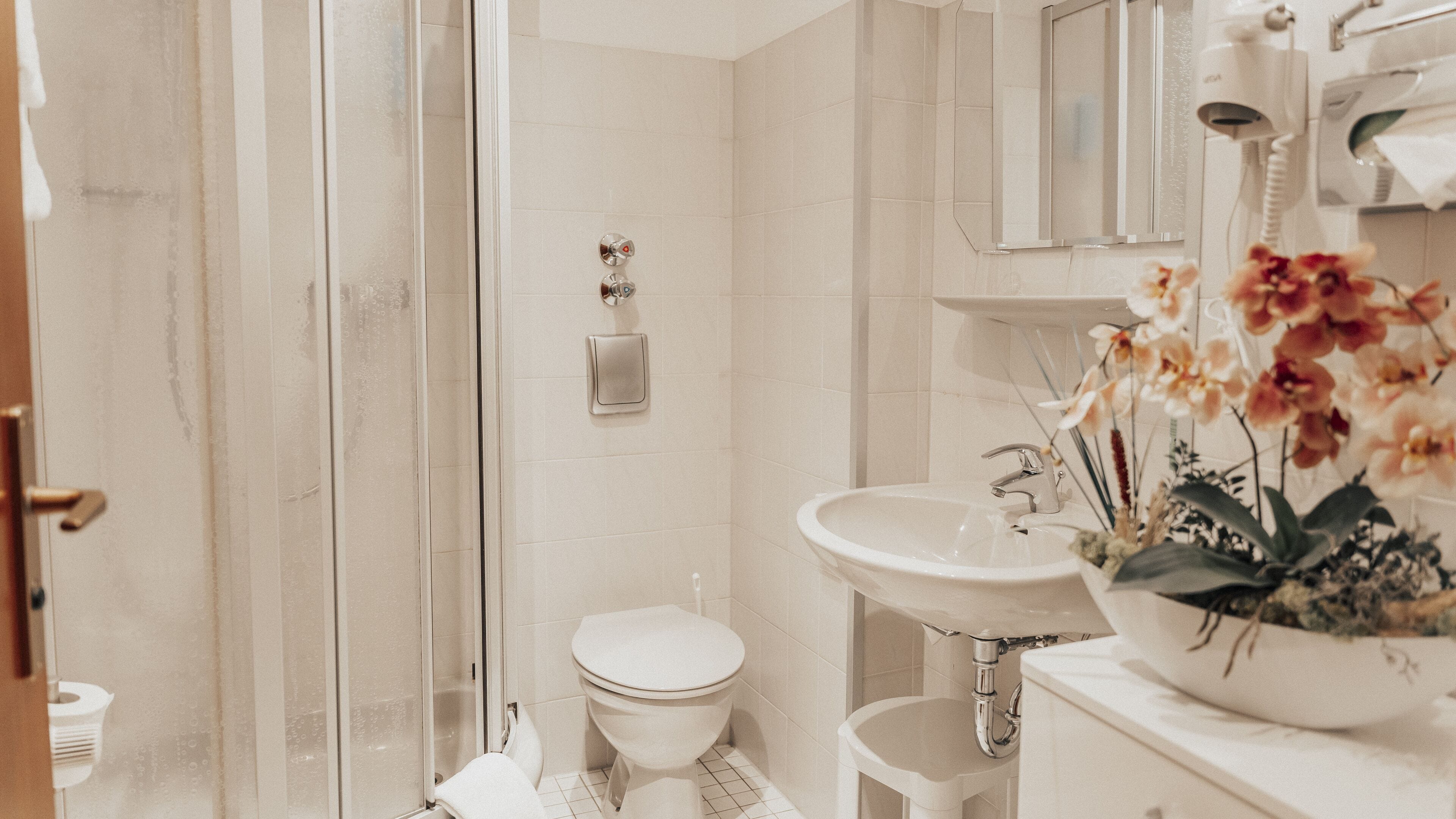 business apartment | bathroom | shower, hair dryer, towels