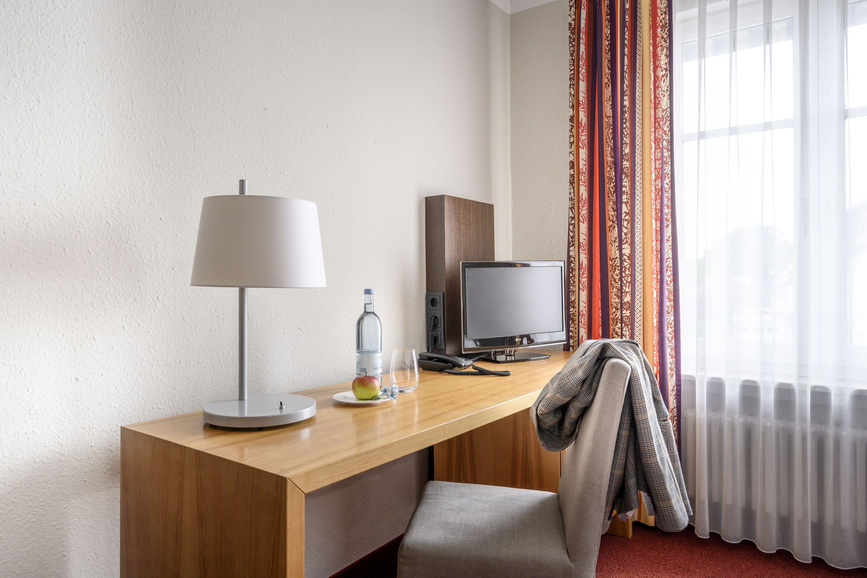 single room | living area | flat-screen tv, first-run films