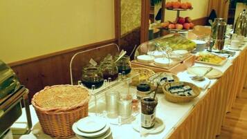 Daily buffet breakfast (EUR 9 per person)