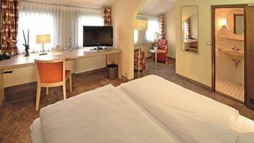 Double or Twin Room | In-room safe, desk, iron/ironing board, rollaway beds