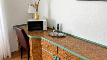 Premium bedding, iron/ironing board, free cots/infant beds, free WiFi