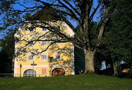 Exterior detail. Haus Rufinus