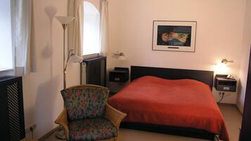 Doppel- oder Zweibettzimmer | Schreibtisch, kostenloses WLAN, Bettwäsche