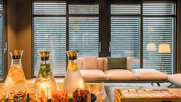 Couples treatment rooms, sauna, steam room, body treatments