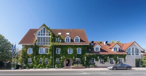 Front of property - Zeller Hotel & Restaurant (Kahl)