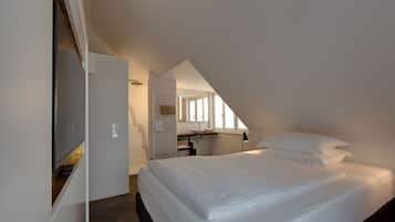 Junior-Suite | Badezimmerausstattung | Kostenlose Toilettenartikel, Haartrockner, Bademäntel, Hausschuhe