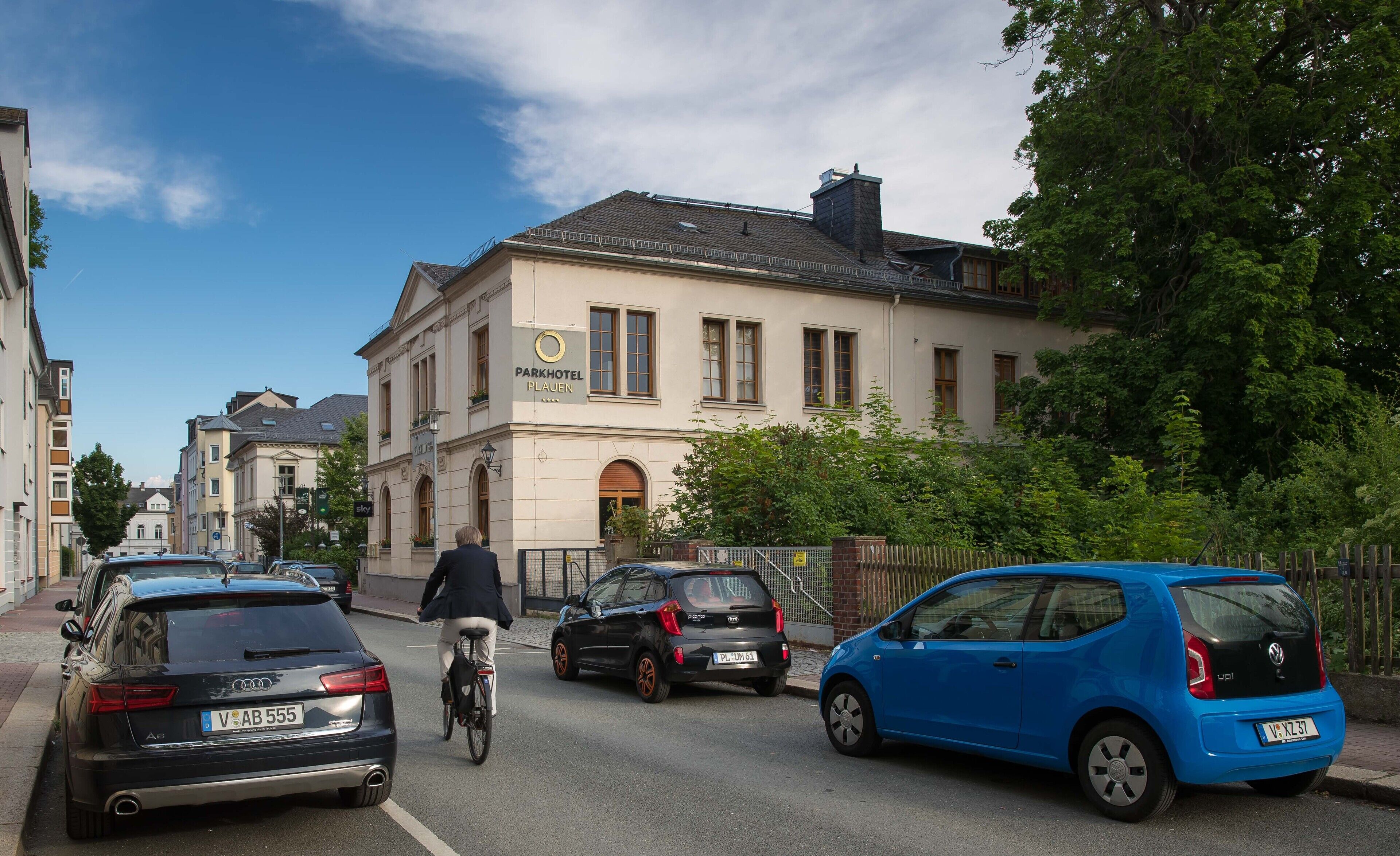 Un bâtiment sur lequel on peut lire l’inscription « Parkhotel Plauen ».