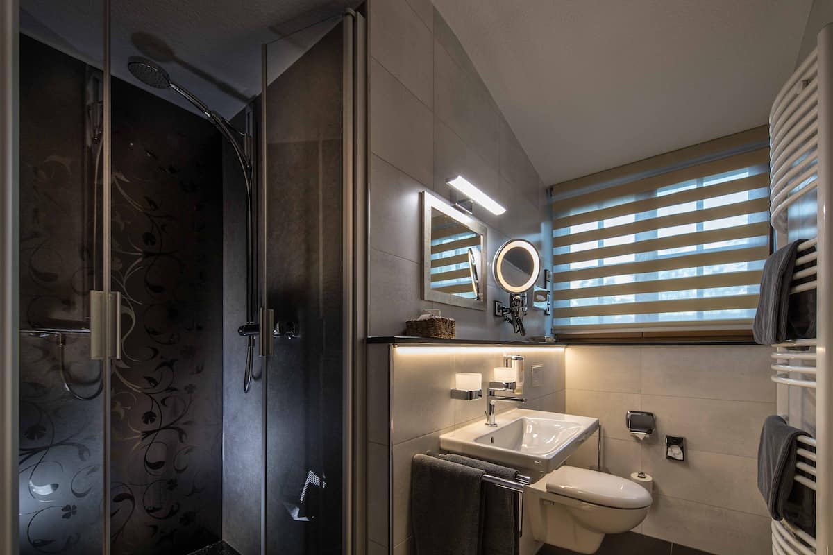 family room | bathroom | shower, free toiletries, hair dryer, bathrobes