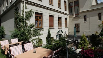 2 restaurants servant le dîner, spécialités Cuisine allemande