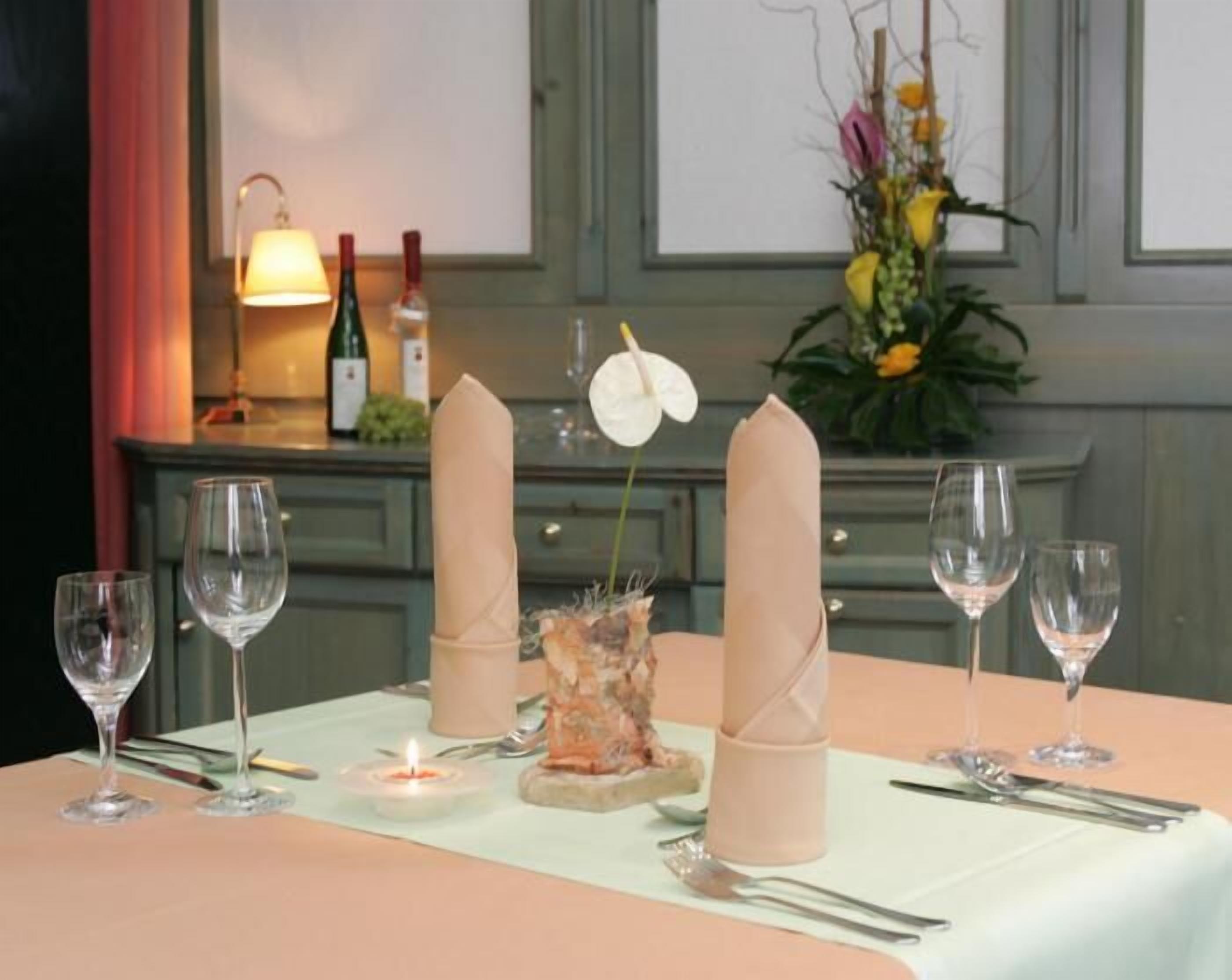 2 restaurants, dinner served, german cuisine