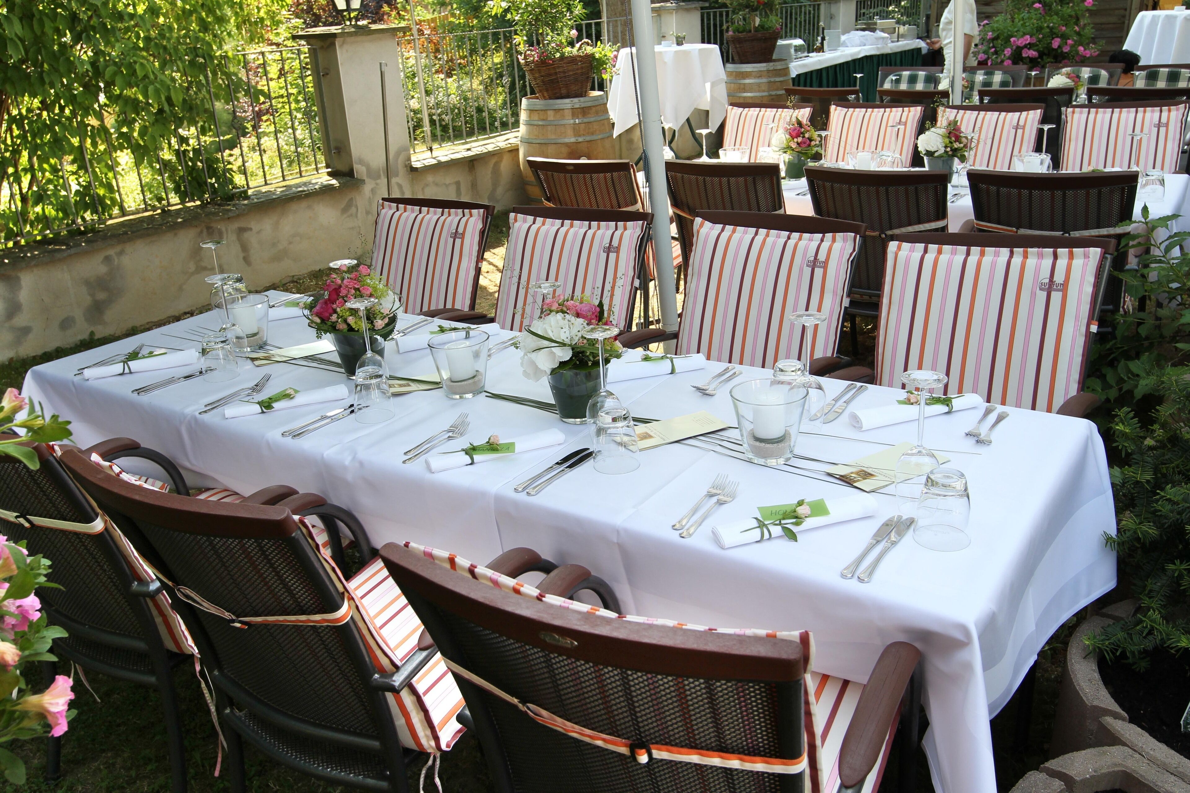 2 restaurants, dinner served, german cuisine